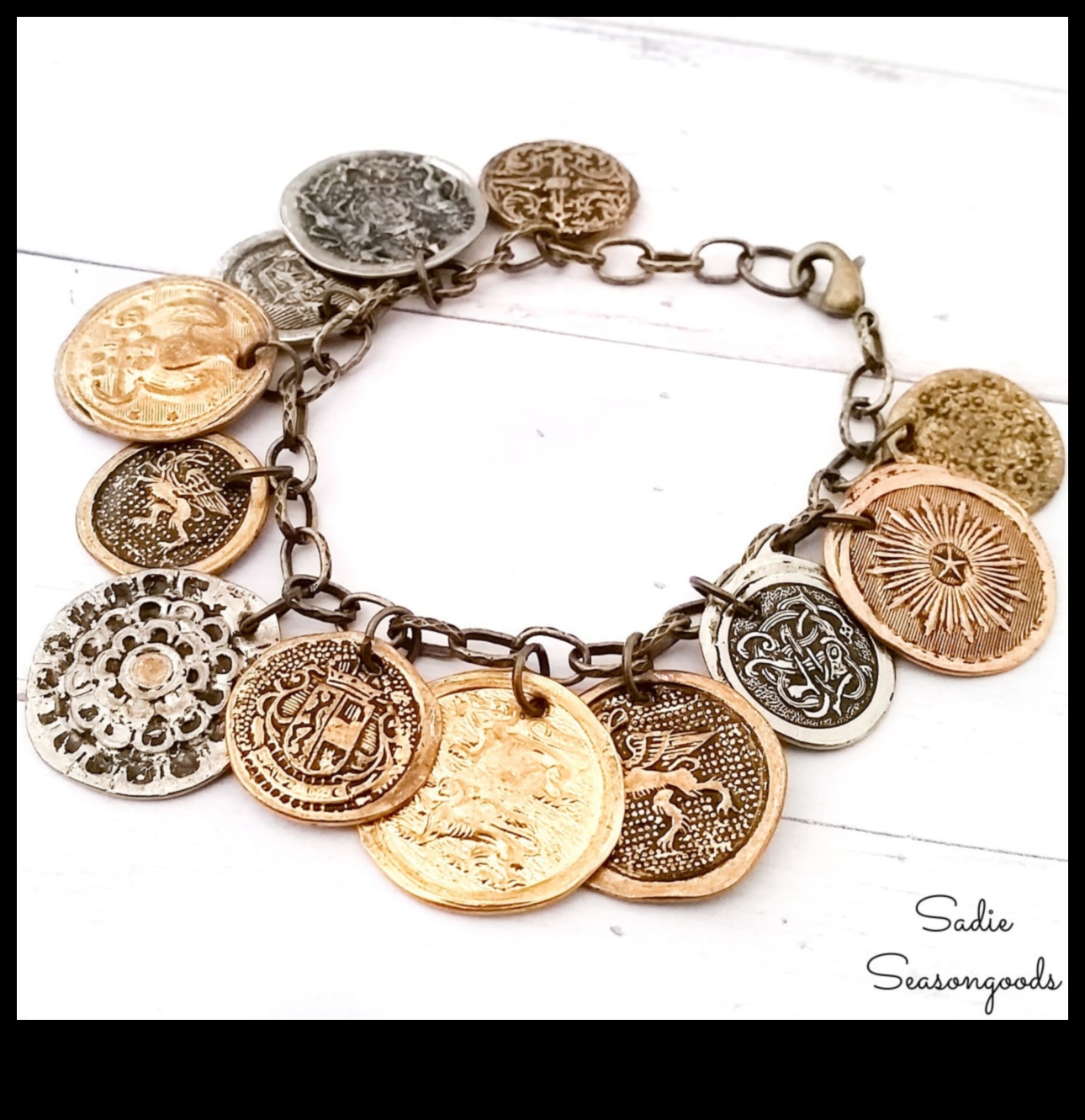 إكسسوارات يمكنك صنعها بنفسك بأزرار عتيقة: تحويل الحنين إلى أسلوب