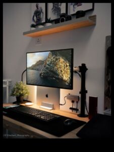 البساطة التقنية: شاشات أنيقة ذات تصميمات نظيفة للمساحات الحديثة