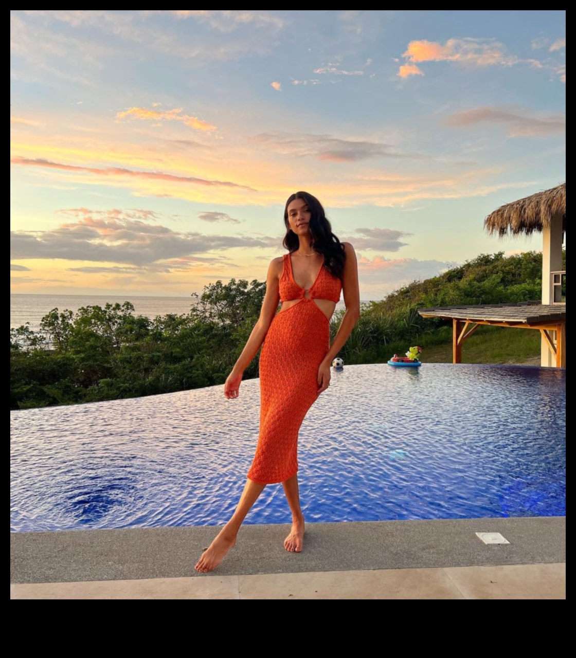 سحر الشاطئ: ملابس صيفية أنيقة للرقي الساحلي